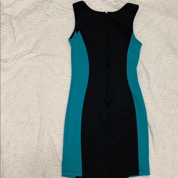 Guess Sleeveless Dress - Picture 2 of 3